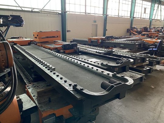 KUKA KRC2 Linear-Achse 7.Achse 8,5m with 2 Robot-Slots F.EE UR-ACHSE S 5002