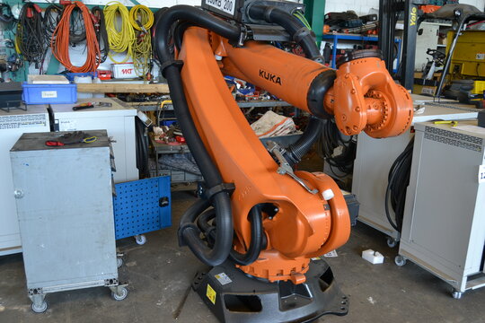 KUKA Industry-Robot KR210 R3100 Ultra + Electronic Cabinet + Teachpendant