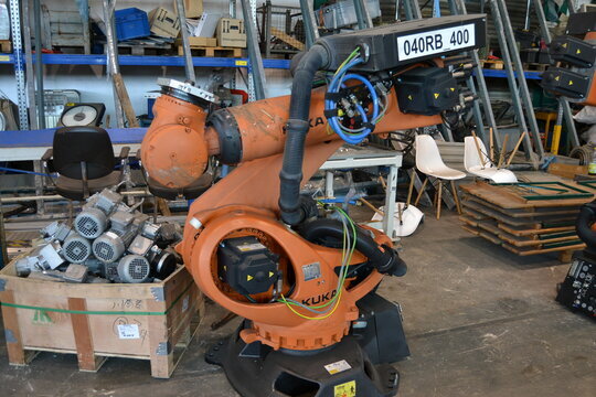KUKA Industry-Robot KR210 R2700 Prime + Electronic Cabinet + Teachpendant