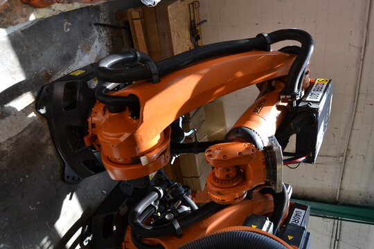 KUKA Industry-Robot KR180 R2900 Prime + Electronic Cabinet + Teachpendant
