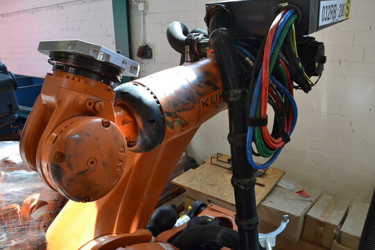 KUKA Industry-Robot KR180 R2900 Prime + Electronic Cabinet + Teachpendant