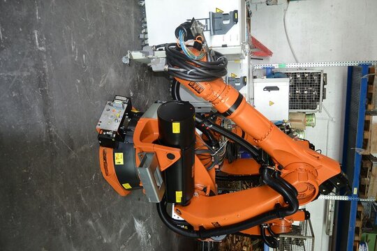 Kopie von KUKA Industrie-Roboter KRC150/3 VKRC2 + Schaltschrank + Teachpendant (01)