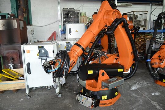 Kopie von KUKA Industrie-Roboter KRC150/3 VKRC2 + Schaltschrank + Teachpendant (01)