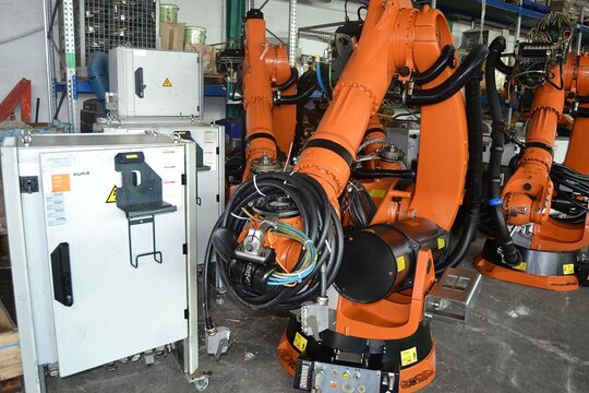 Kopie von KUKA Industrie-Roboter KRC150/3 VKRC2 + Schaltschrank + Teachpendant (01)