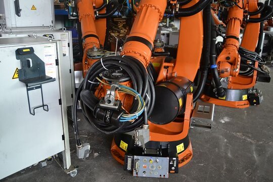 Kopie von KUKA Industrie-Roboter KRC150/3 VKRC2 + Schaltschrank + Teachpendant (01)