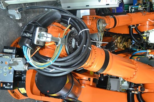 Kopie von KUKA Industrie-Roboter KRC150/3 VKRC2 + Schaltschrank + Teachpendant (01)