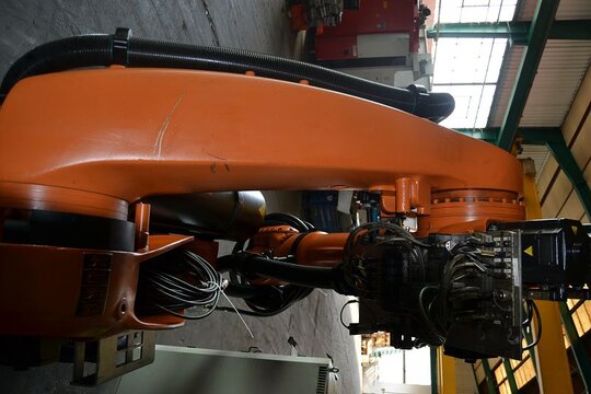 Kopie von KUKA Industrie-Roboter KRC150/3 VKRC2 + Schaltschrank + Teachpendant (01)