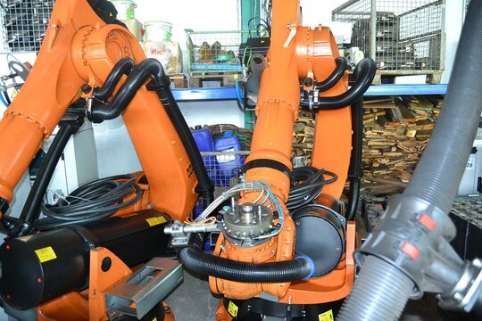 Kopie von KUKA Industrie-Roboter KRC150/3 VKRC2 + Schaltschrank + Teachpendant (01)