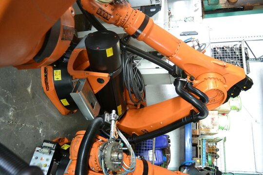 Kopie von KUKA Industrie-Roboter KRC150/3 VKRC2 + Schaltschrank + Teachpendant (01)