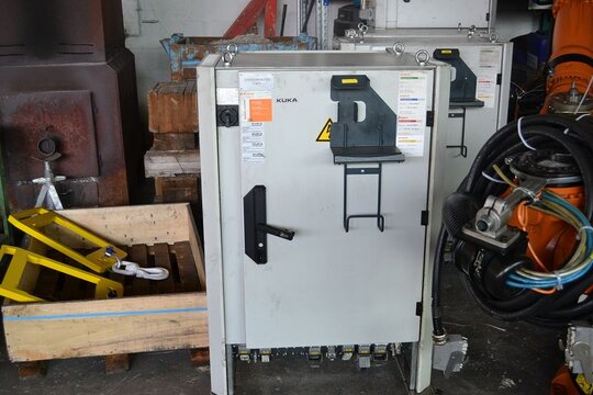 KUKA Industrie-Roboter Schaltschrank KR C2 AK9