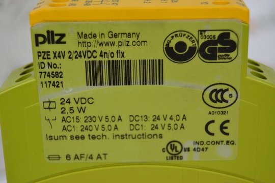 PILZ PZE X4V 2/24VDC 4n/o fix (774582 / 117421)